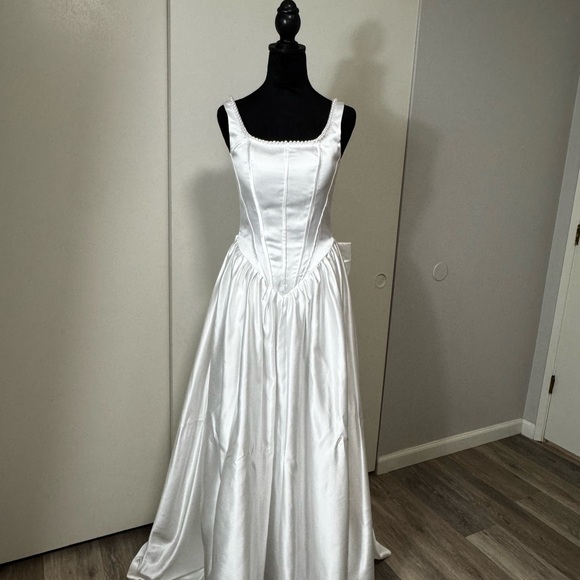 Dresses & Skirts - Elegant White Satin Gown